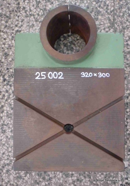 Stolek ke sloupové vrtačce upínací plocha 320x300, na sloup prům. 115 (25002 (1).JPG)